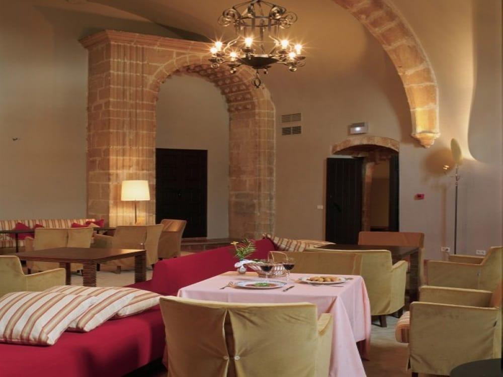 Parador De Трухильо Экстерьер фото